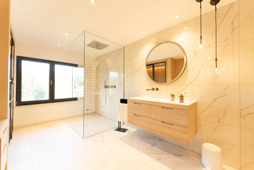 Bathroom tile replacement in Luxembourg by Renovex, expert in home renovation and remodeling.